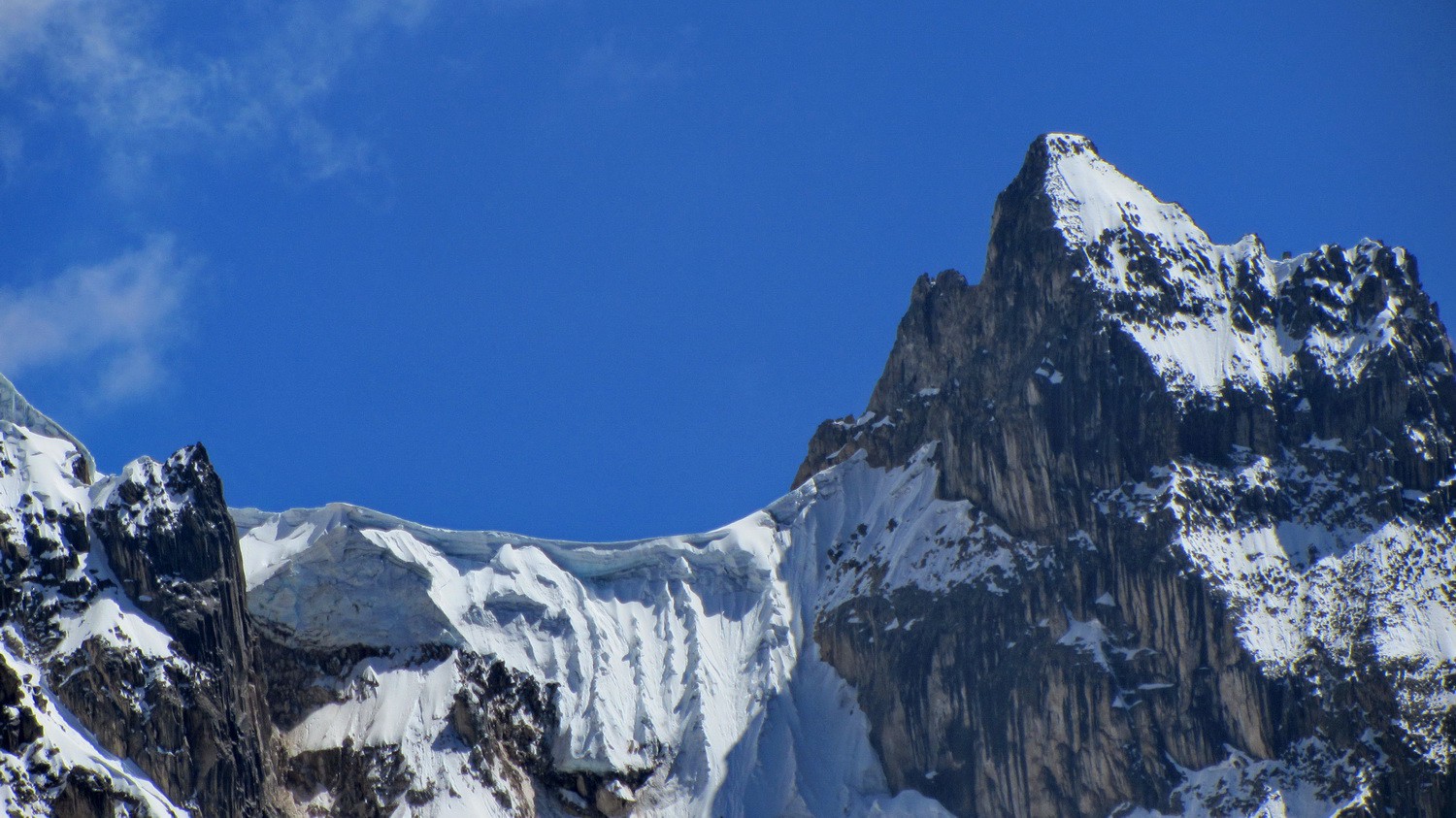 Hanging glacier between the Eastern Nevados Puscanturpa